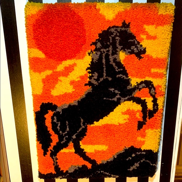 Vintage 70s 36x26 Large Hook & Loop Horse Sunset Rug Textile Wall Hanging Decor - Picture 1 of 17